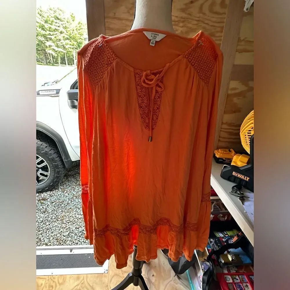 NWT Crown & Ivy Top